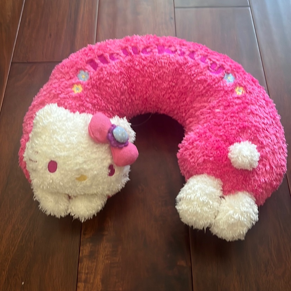 😻- Hello Kitty Sanrio plush neck pillow travel